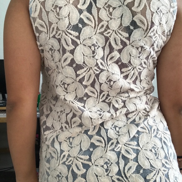 Collared button up sheer sleeveless blouse - Picture 2 of 3